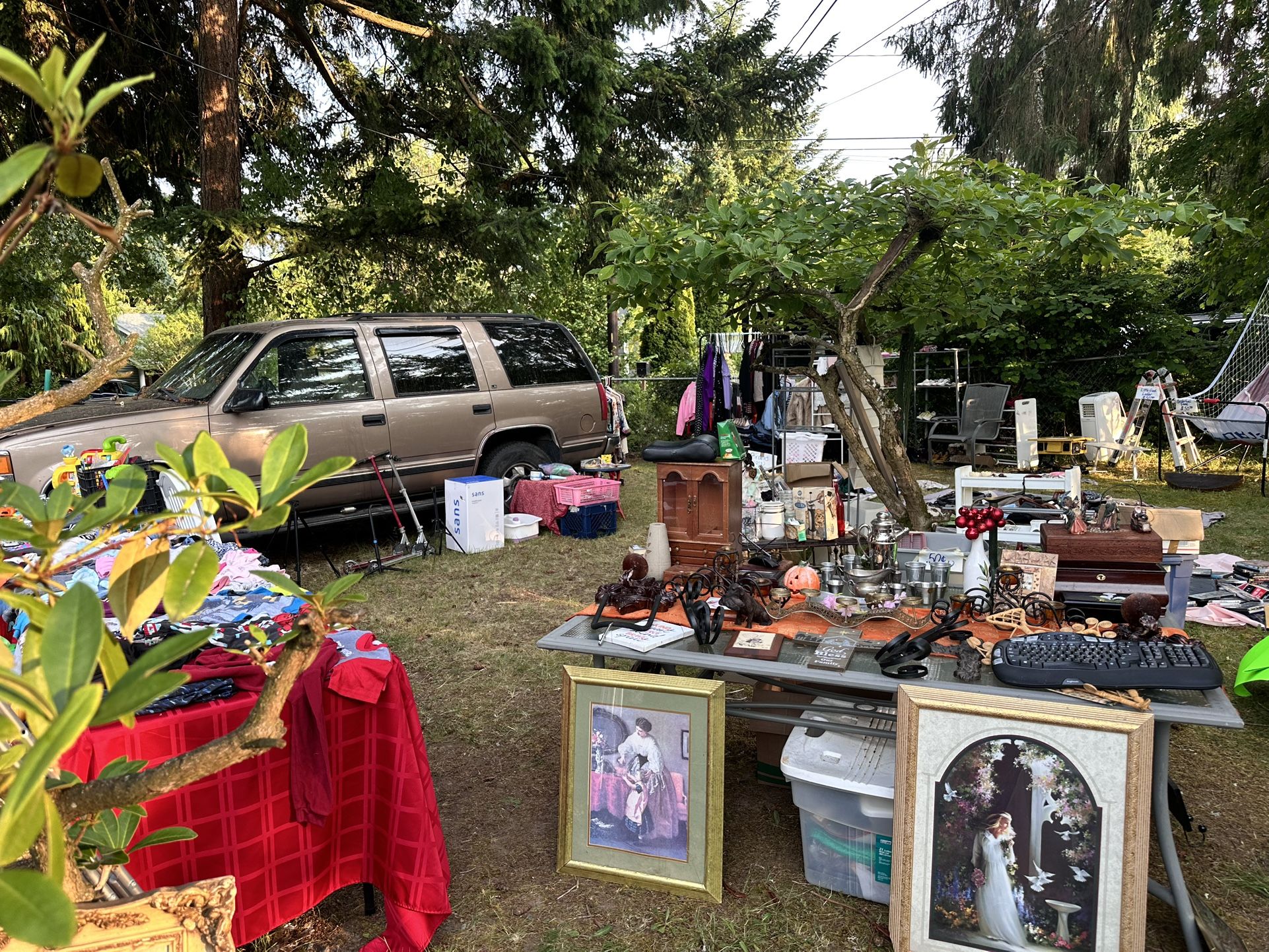 🎉 Quick Garage Sale – Everything Must Go! 🏷️