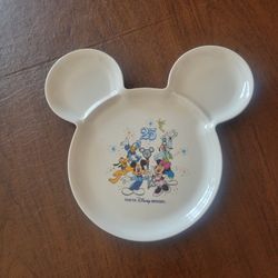 Tokyo Disney Resort Mickey Mouse & Minnie Mouse Plate 25th Anniversary. 
Plastic.
Plate diameter 7.5", ears diameter 4.25". Weight 8oz plus shipping 
