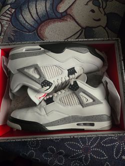 Air Jordan 4 Retro (Size 11)