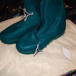 Jordan Teal Boot Size 8.5(W)