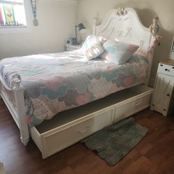 Girl’s Full Size Bed And Dresser