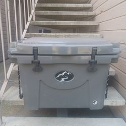 Grizzly Ice chest Cooler 