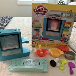 Play-Doh Kitchen Set (Baking station)