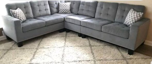 Cute SECTIONAL perfect SIZE with pillows