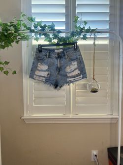 Fashion Nova ‘Cello’ Mid Rise Light Wash Distressed Jean Shorts XS 24”