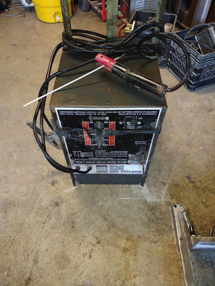 Welder De Baria