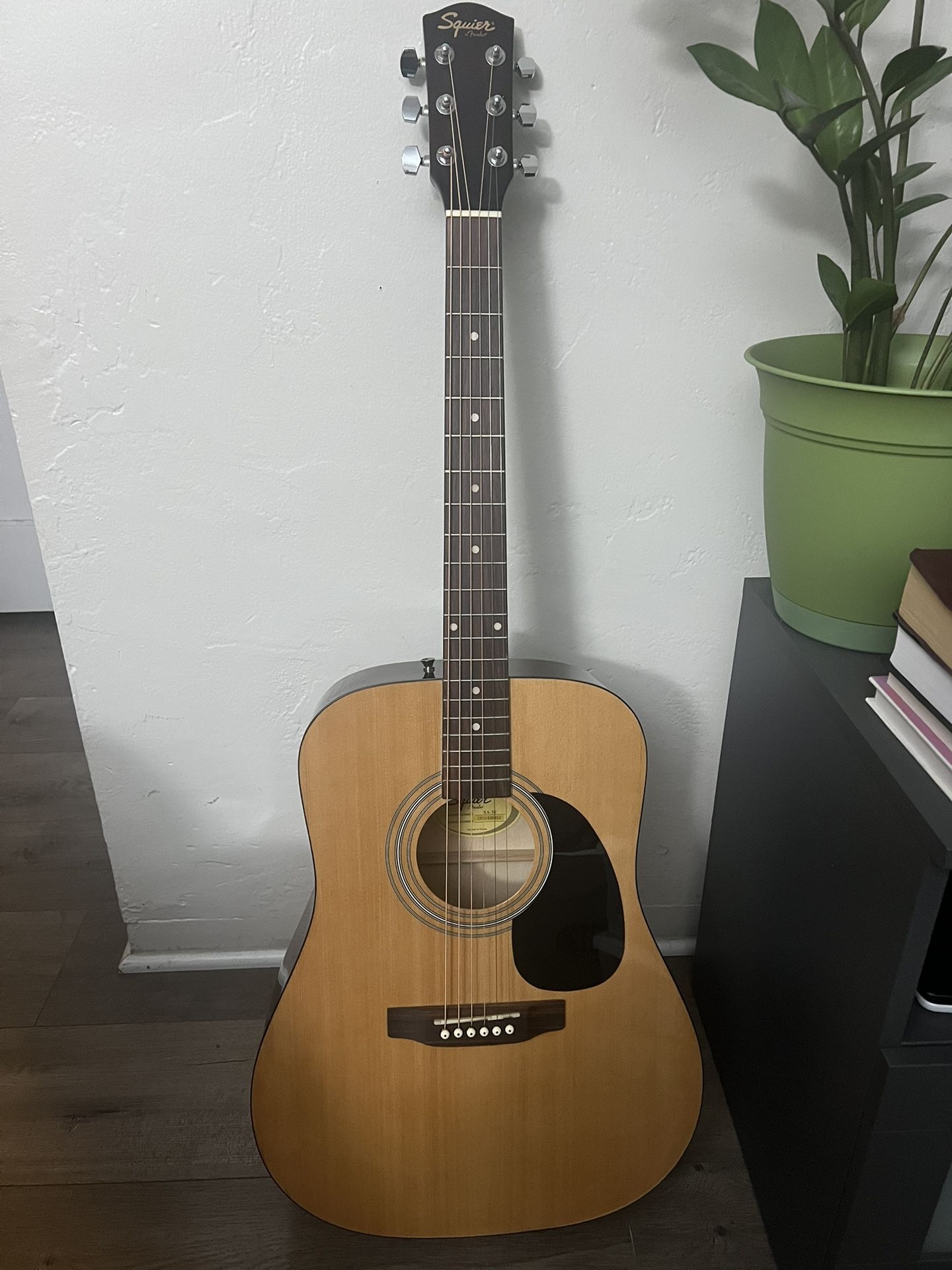 Fender Squier SA-50 Acoustic Guitar (Like New)