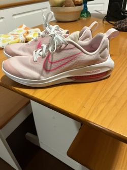 Nike Air Zoom Arcadia Size 6.5Y