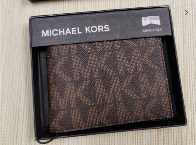 BRAND NEW IN A BOX AUTHENTIC MICHAEL KORS JET SET MENS WALLET for Sale in  Wadsworth, IL - OfferUp