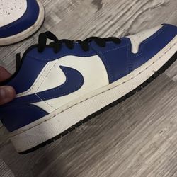 Jordan 1s “Game Royal” Size 5Y