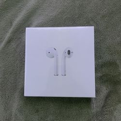Apple AirPods 2nd Generation With Charging Case Great Condition