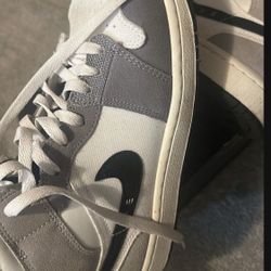 Air Jordan 1 Mid  9.5 