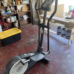 Golds gym Stride Trainer 380 Elliptical 