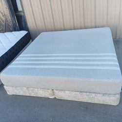 King Memory Foam Mattress And Box Spring 