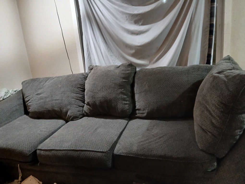 Comfy  Clean Couch, Pick Up ASAP! Best Couch Ever!