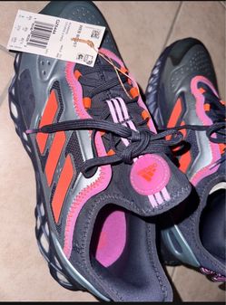 NEW MENS ADIDAS SHOES SIZE 9