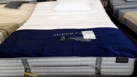 Queen adjustable base an mattress