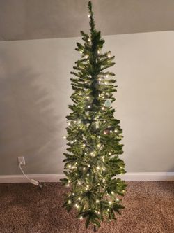 *** BRAND NEW- 6.5 FT SKINNY TREE ***