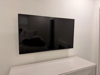 43” Samsung Smart TV with Wall Mount and Remote included