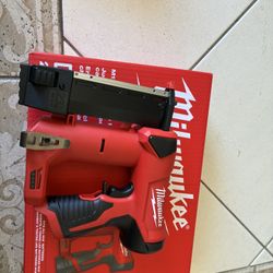 Milwaukee M12  23 Gauge Pin Nailer 