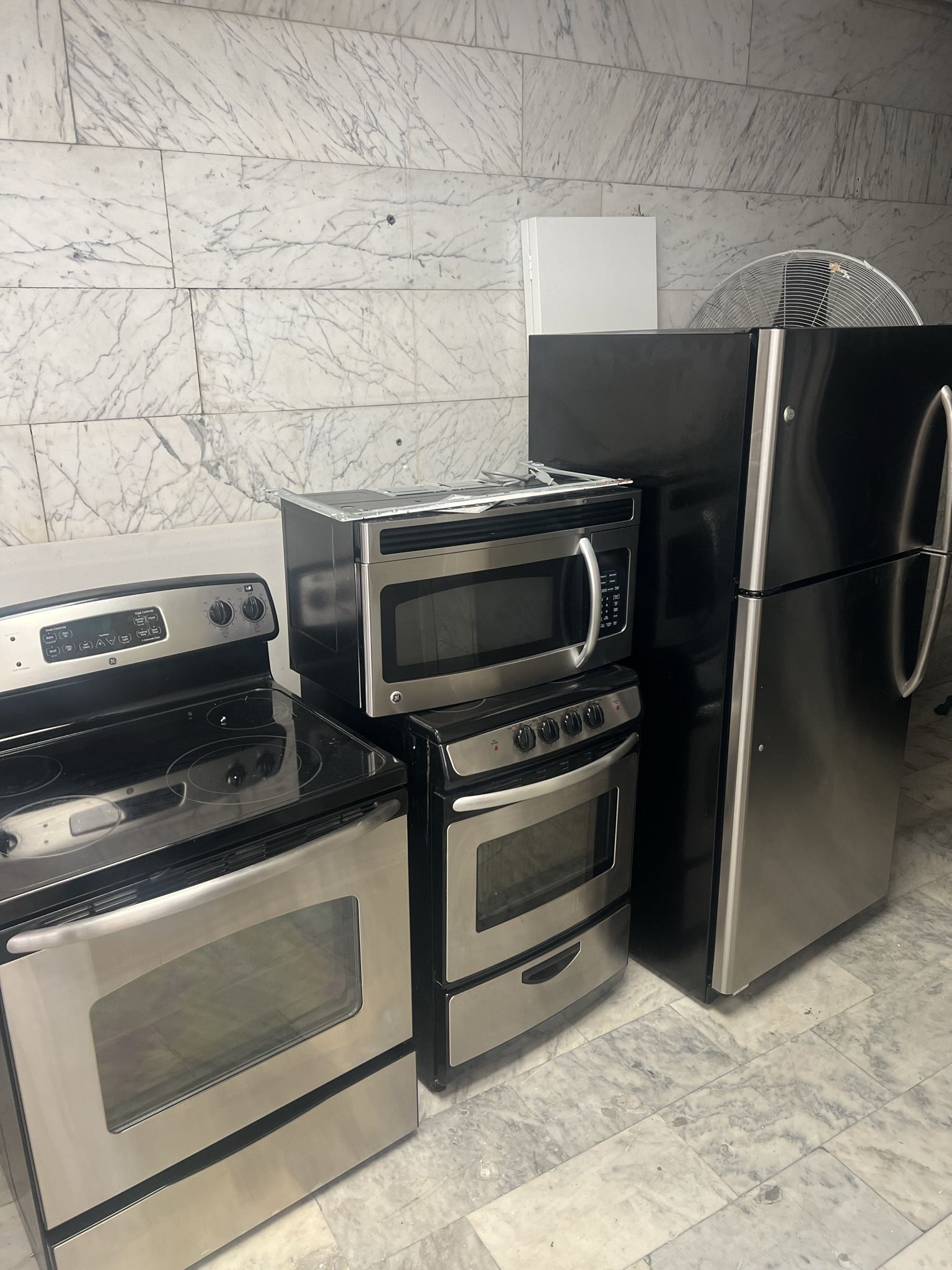 Stove/ Refrigerator/ Dish Washer / Microwave 