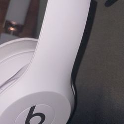 White Beats Solo 4 
