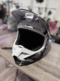 Fox V1 Lux Size Small