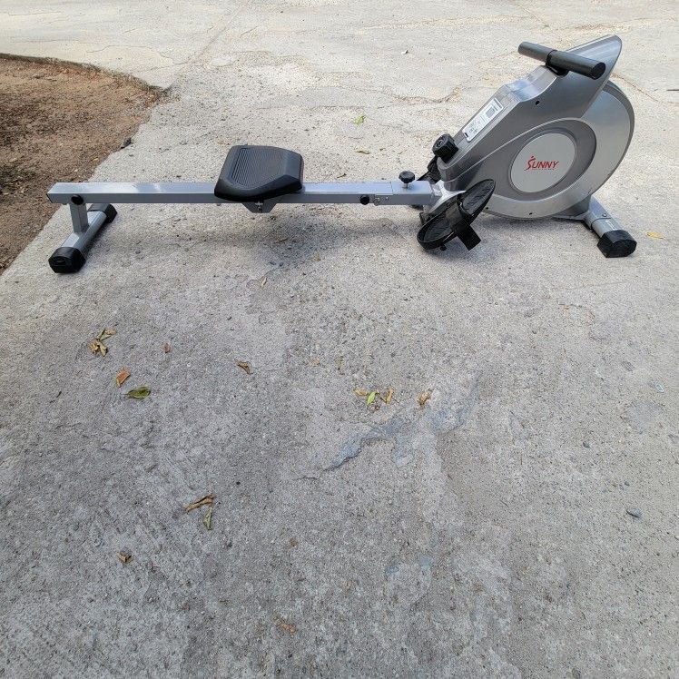 Sunny Health & Fitness Folding Space Saver Magnetic Rowing Machine