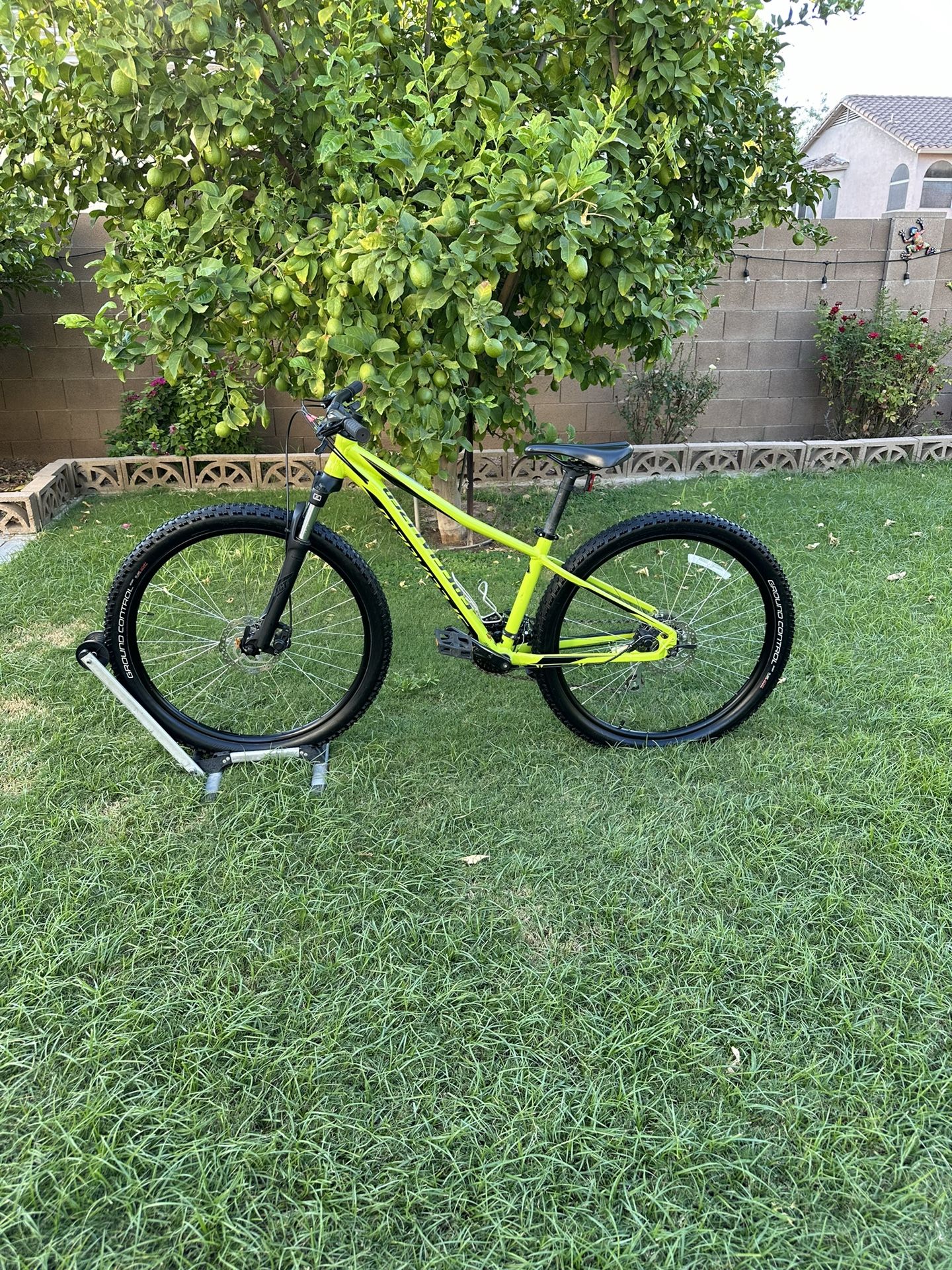 SPECIALIZED PITCH 27.5 INCH MOUNTAIN BIKE, 8X3 SPEED, SMALL ALUMINUM