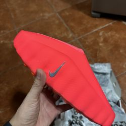 Nike Mind 001 Solar Red