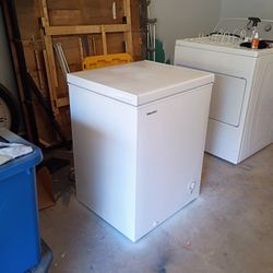 Hisense WFC050M6XWD is a 5.0 cu. ft. white chest freezer