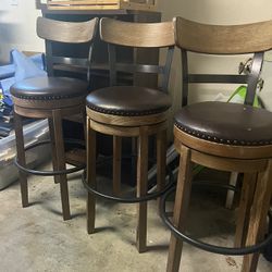 Set of 3 Wooden Swivel Bar Stools – Rustic & Stylish! ✨🪑