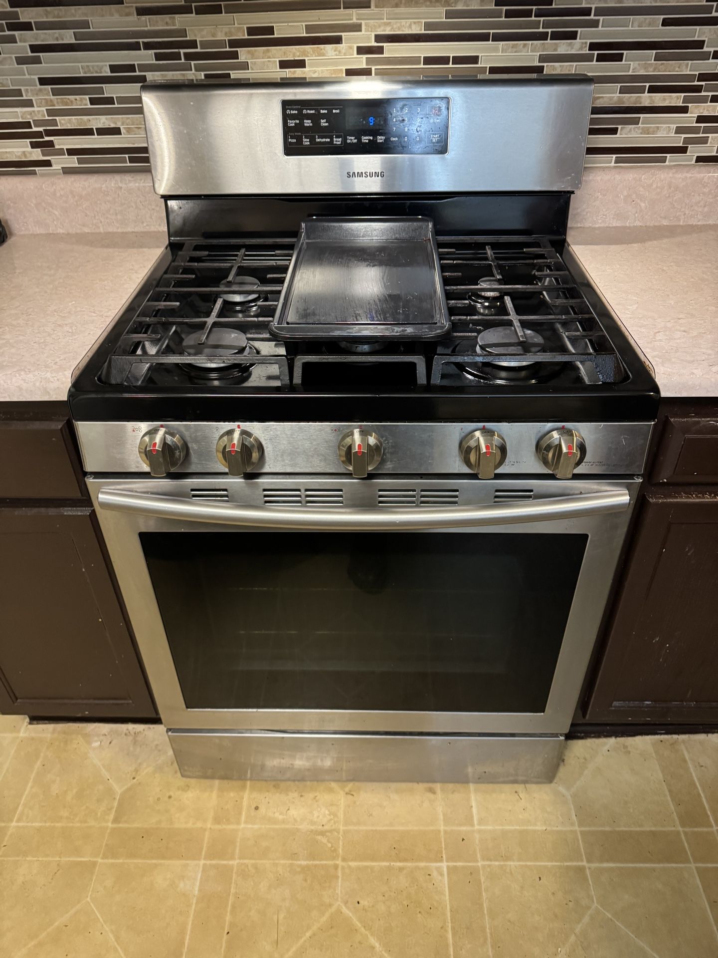 Samsung Microwave And Gas Stove