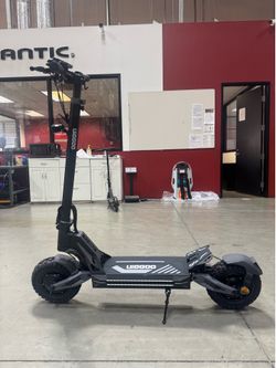 Dual-motor high-speed electric scooter