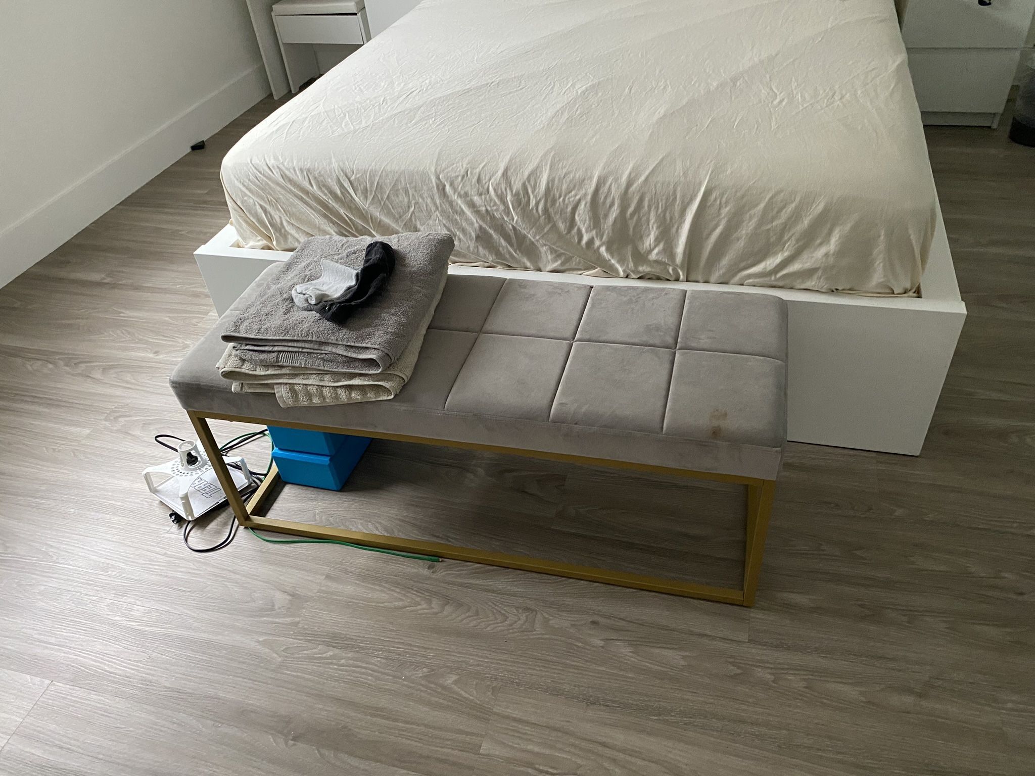 Bed Footstool Ottoman Must Go By Friday 10/25 for Sale in Pasadena