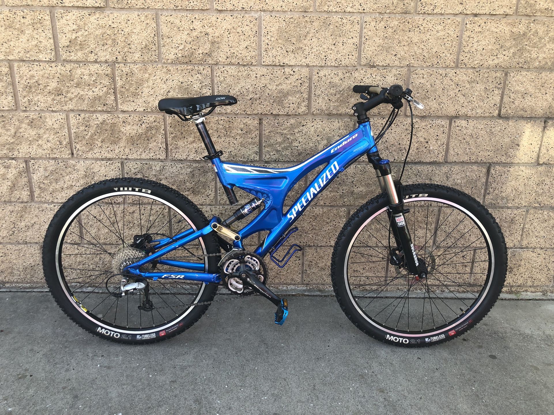 Mountain Bike Specialized Enduro 27 Speed 26 Tires Large for Sale in Orange CA OfferUp