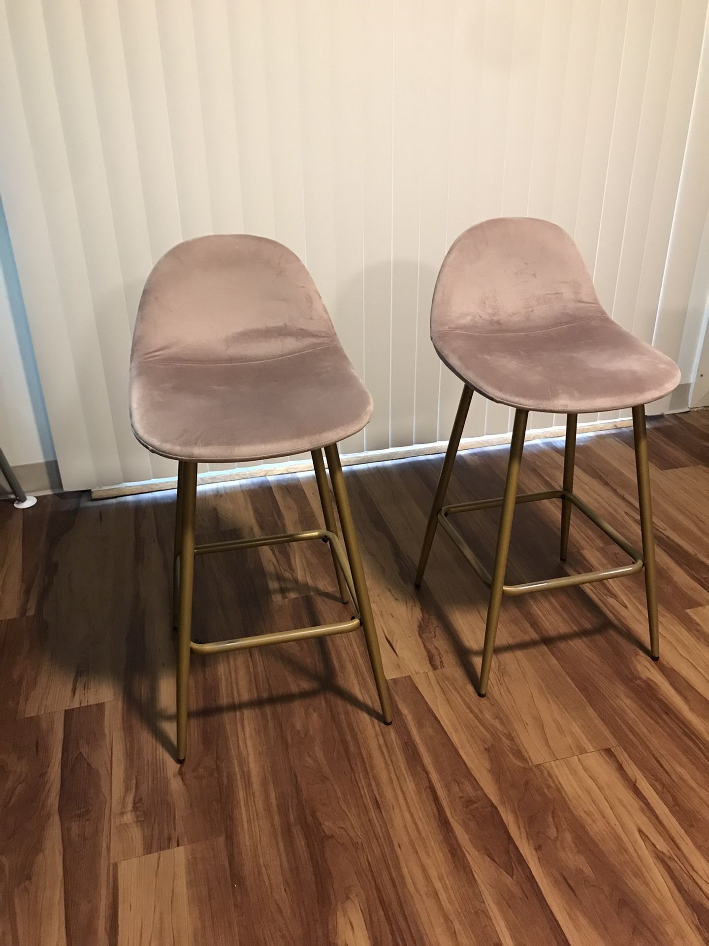 Side Pink Stool hairs