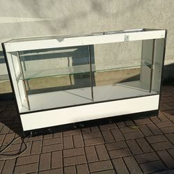 Vitrina grande 60 de largo x 18 de ancho