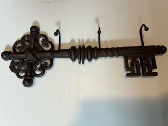 Lg Cast Iron Skeleton Key Holder see pics for size