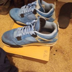 Jordan 4 UNIVERSITY BLUE