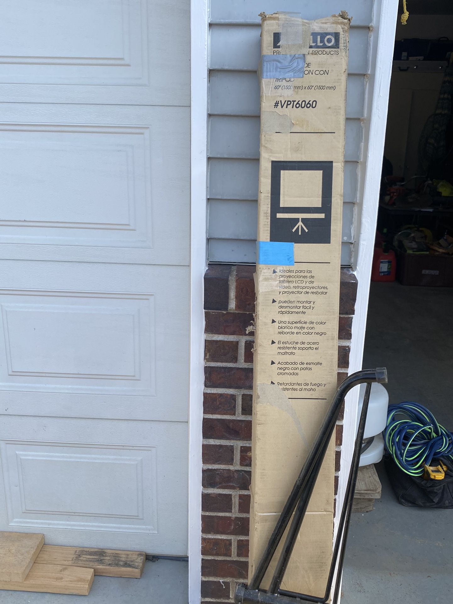 Projector Screen W/ Tri Pod 50” (Appollo)