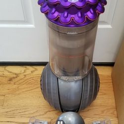 NEW cond DYSON ANIMAL BIG BALL  VACUUM   ,WITH ATTACHMENTS  , AMAZING POWER SUCTION  , WORKS EXCELLENT  , IN THE BOX 