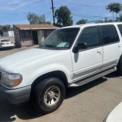 2000 Ford Explorer