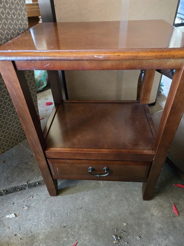 Transitional / Classic-Contemporary End Table