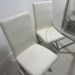 E dorado  dinning table with 4 chairs