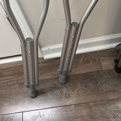 Free Crutches 