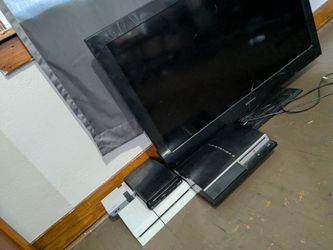 PlayStation 4, PlayStation 3, WII U, super Nintendo Entertainment system , flat screen tv