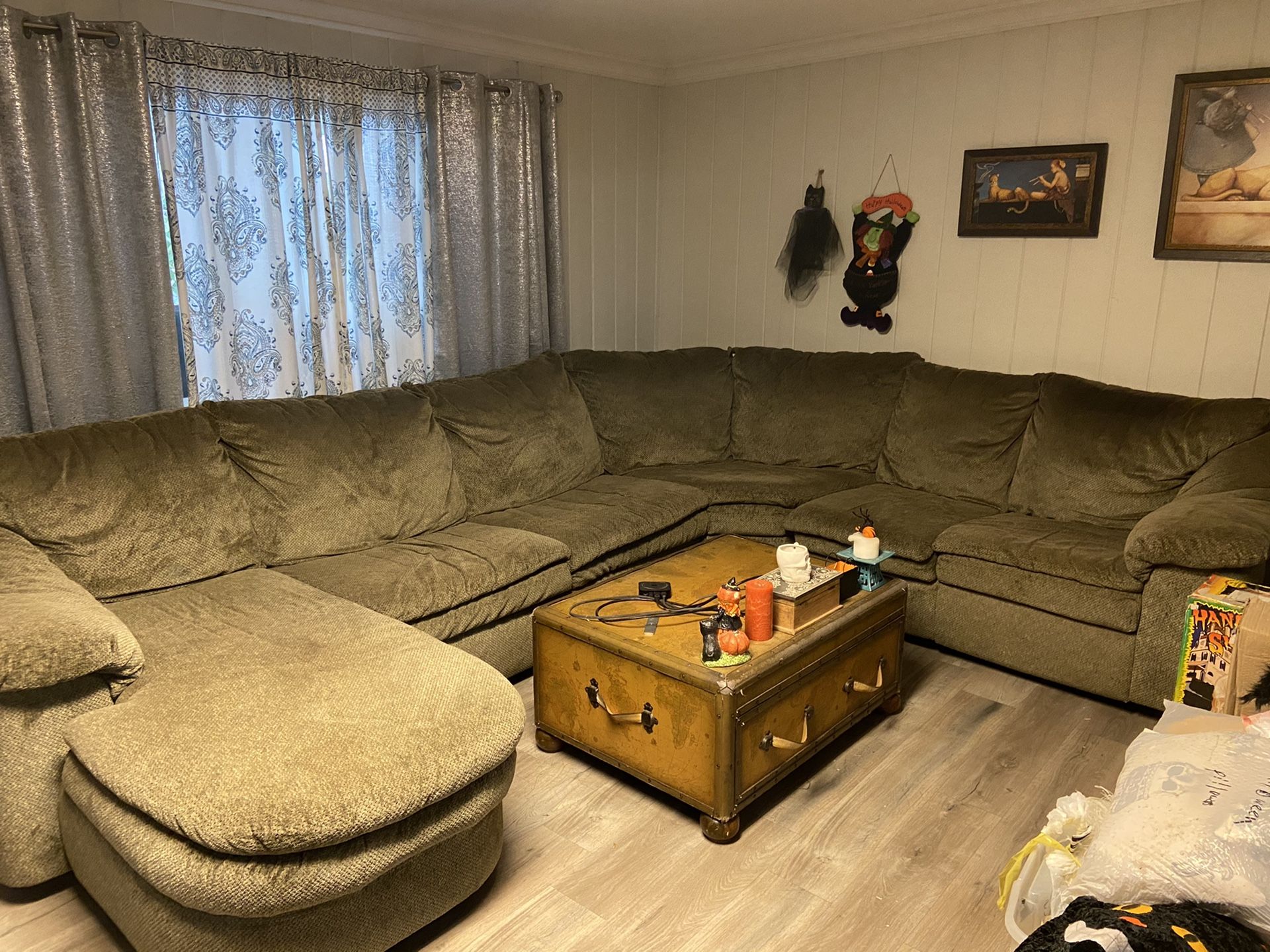 Sectional couch with recliner