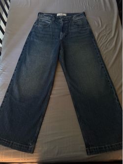 Super baggy Hollister jeans could fit a 33-34