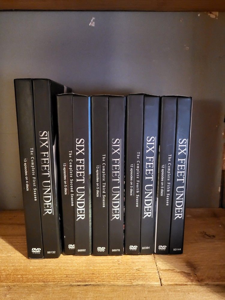 Six Feet Under complete series Seasons 1-5 DVD like new condition